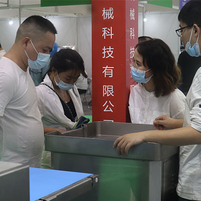 Demonstration of a powerful meat grinding machine at the trade fair, highlighting its efficiency and performance.